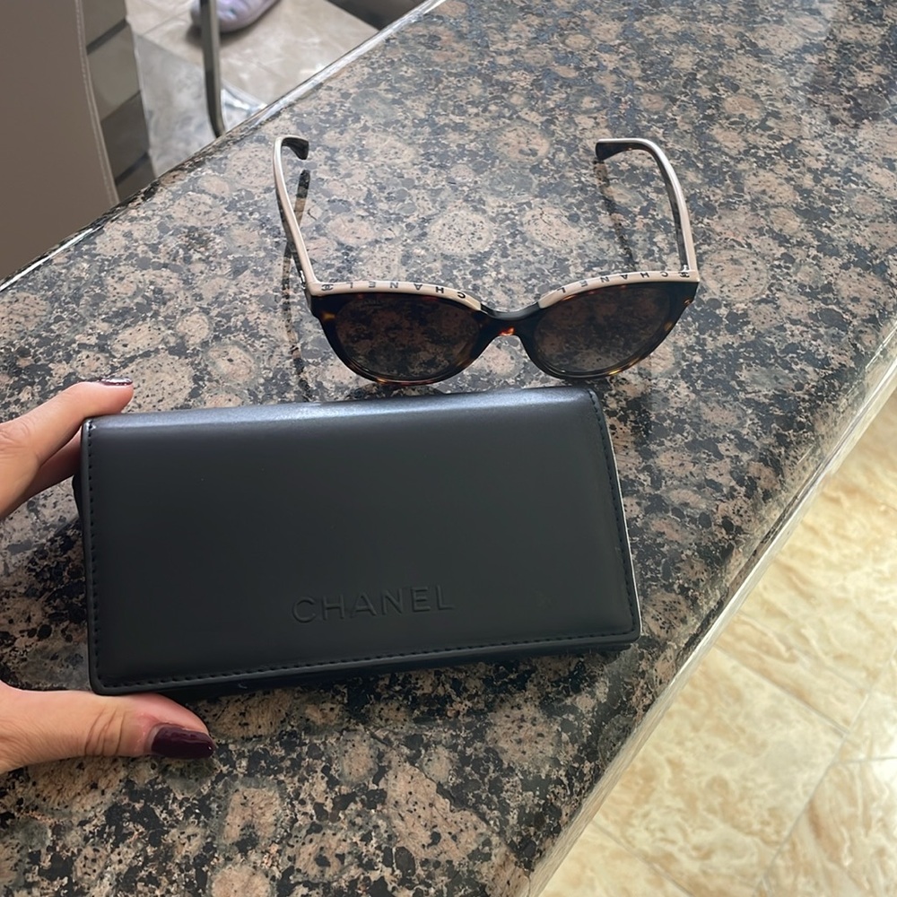 Chanel butterfly glasses tortoise - Picture 4 of 5
